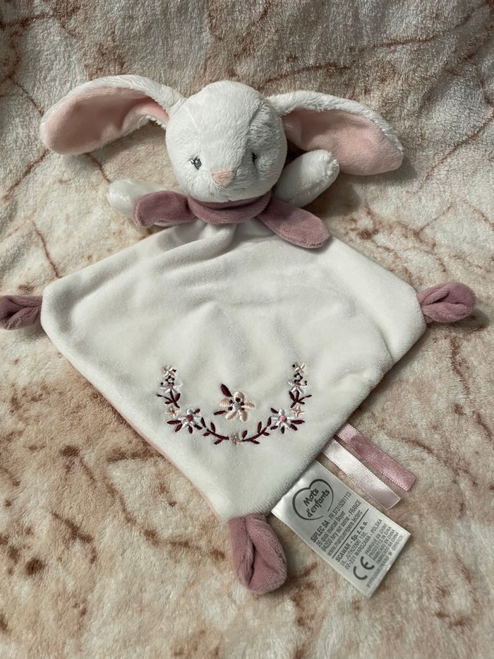 Doudou plat lapin rose blanc fleurs Mots D’Enfants - photo numéro 1