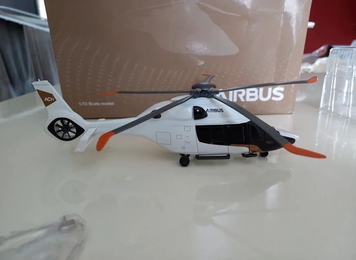 Maquette hélicoptère Ach160 Airbus Helicopters 1/72 - photo numéro 6