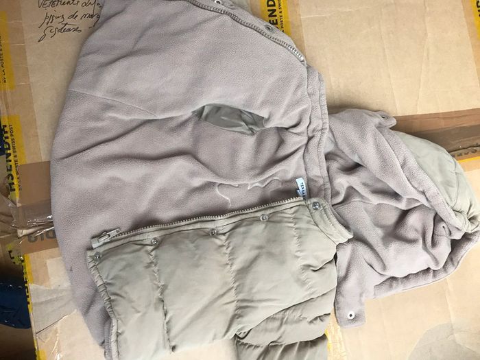 Manteau/doudoune à capuche  doublé polaire taille 6mois - photo numéro 2
