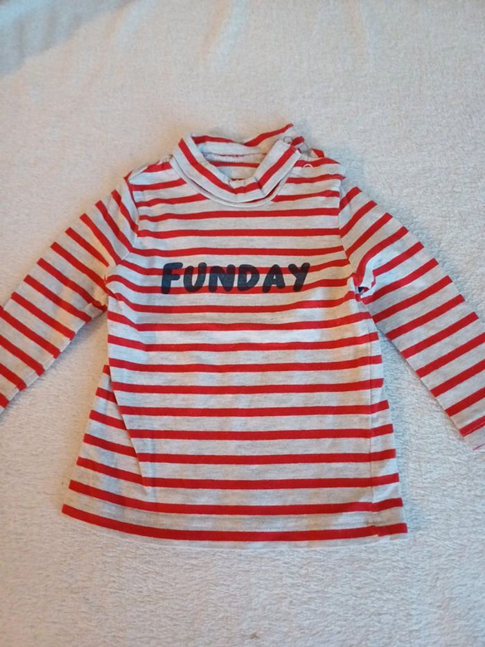 T-shirt rouge et gris 12 mois