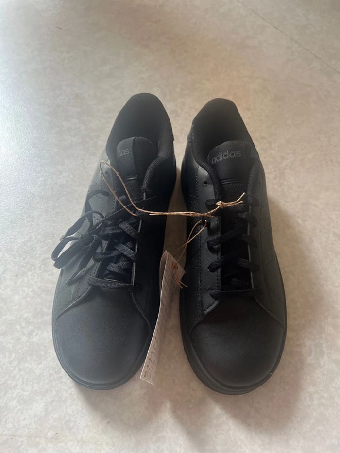 Chaussure Adidas mixte taille 38 neuve - photo numéro 2
