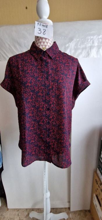 Blouse, marine à motif rouge, en polyester, neuve, longueur 60cm devant