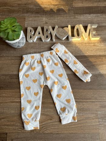 - Pantalon      - 9 mois - Très bon état 