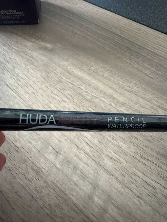 Eye liner Huda - photo numéro 2