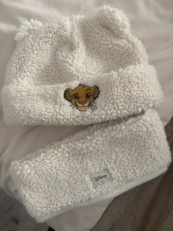 Lot écharpe avec bonnet roi lion