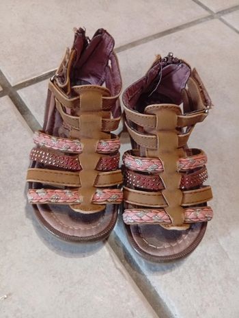 Sandale taille 25