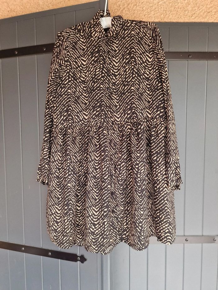 Robe noir motif zèbrée - photo numéro 4