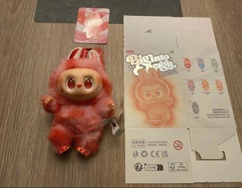 Labubu rouge neuf et emballé