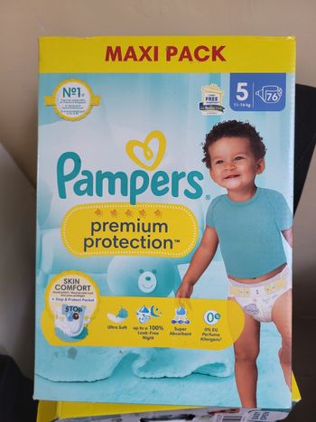 lots  2 cartons pampers premium protection taille 5