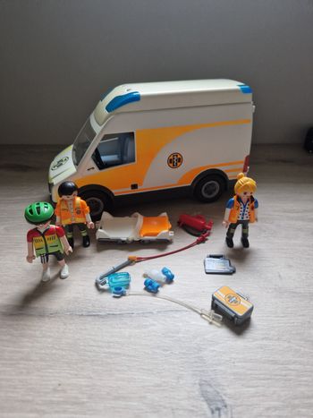 Playmobil 70049 ambulance sonore et lumineux