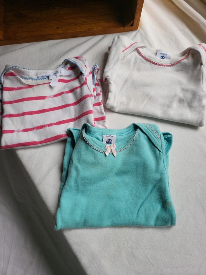 Lot bodies petit bateau 6 mois - photo numéro 5