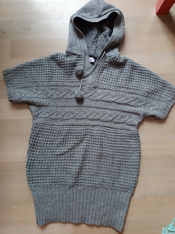 Pull long à capuche manches courtes