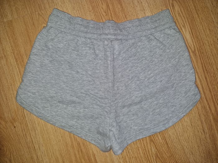 SHORT MOLLETON H&M TAILLE S TBE - photo numéro 3
