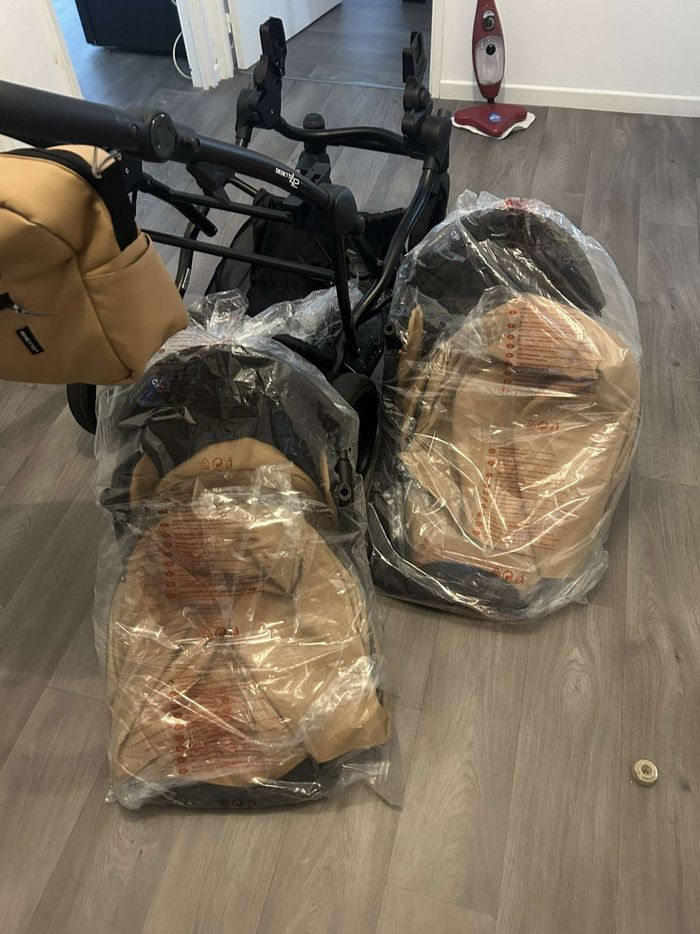 Poussette duo à vendre très peu utilisée encore les assises emballées - photo numéro 6