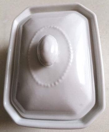 Terrine avec couvercle Marque Apilco porcelaine de feu. Neuve. 