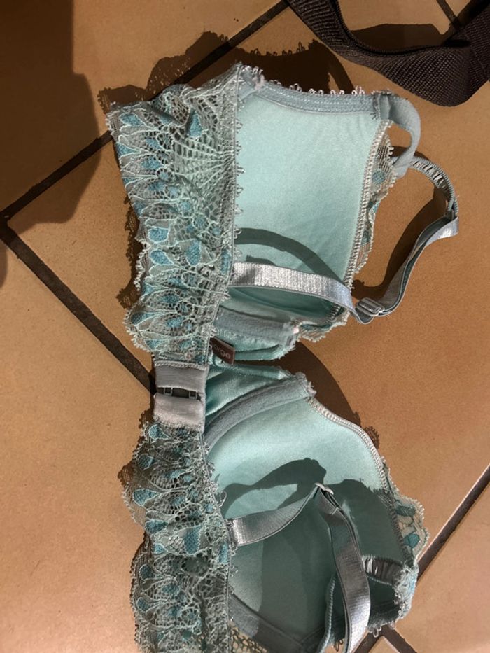 Soutien-gorge - photo numéro 2