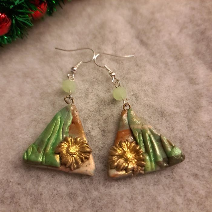 Boucles d'oreilles pendante avec pâte polymere triangle - photo numéro 5