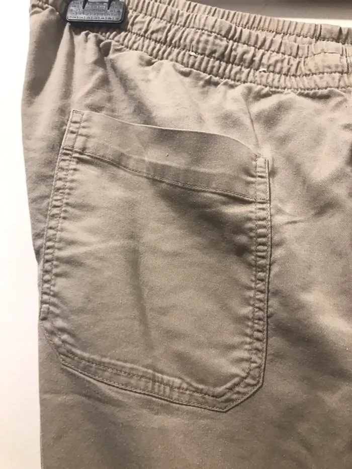 Short bernuda uni olo homme avec poche sur le côté et derrière crème taille L - photo numéro 5