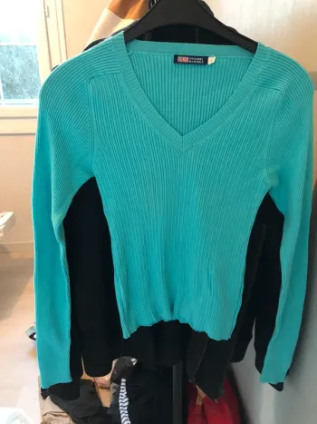 Pull bleu