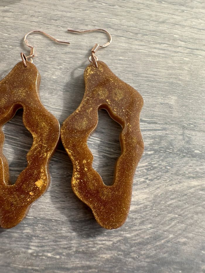 Boucles d'oreilles design dorées - photo numéro 3