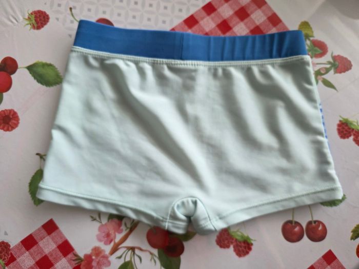 MAILLOT BAIN GARÇON MINIONS MINIONS TAILLE 6ANS - photo numéro 2