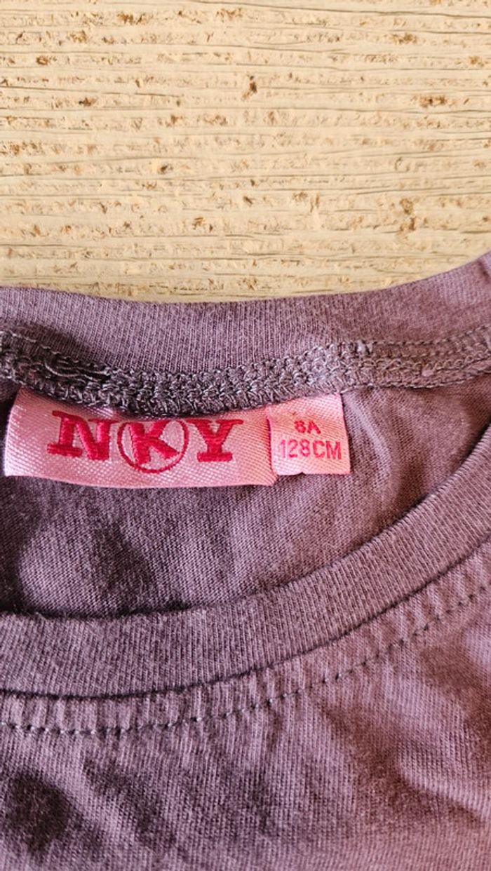 T shirt mauve à manches courtes, avec dessin style vintage, NKY, 8 ans, jamais mis - photo numéro 5