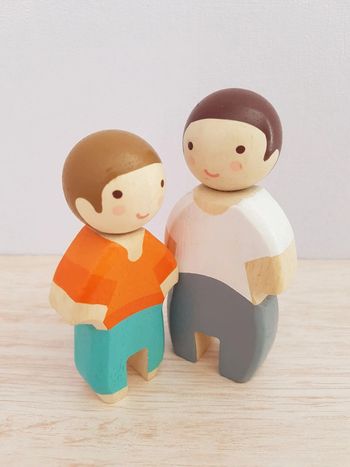 2 figurines en bois Tender leaf toys