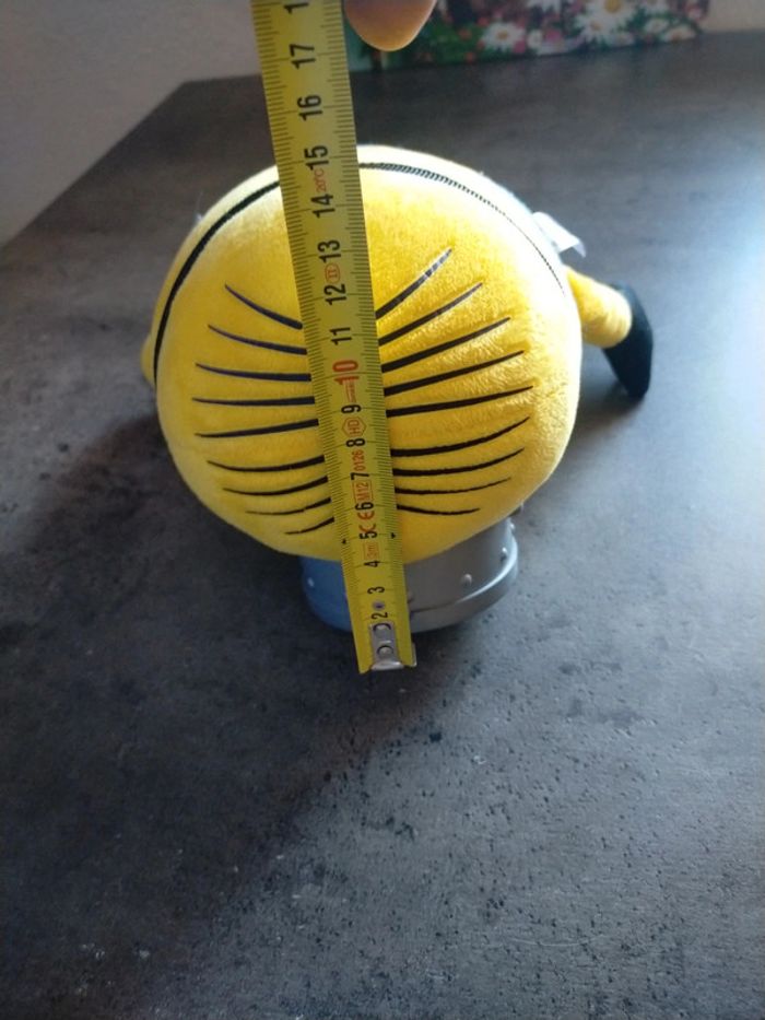Peluche officiel minion, de moi moche et méchant avec son monocle - photo numéro 11