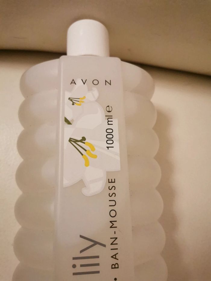 Bain mousse format famial 1 litre au lys blanc neuf Avon - photo numéro 2