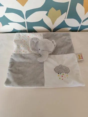 Doudou plat éléphant doukidou