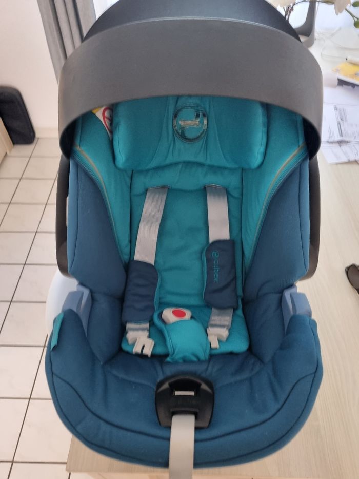 Cosy + socle isofix + adaptateur poussette +habillage pluie - photo numéro 2