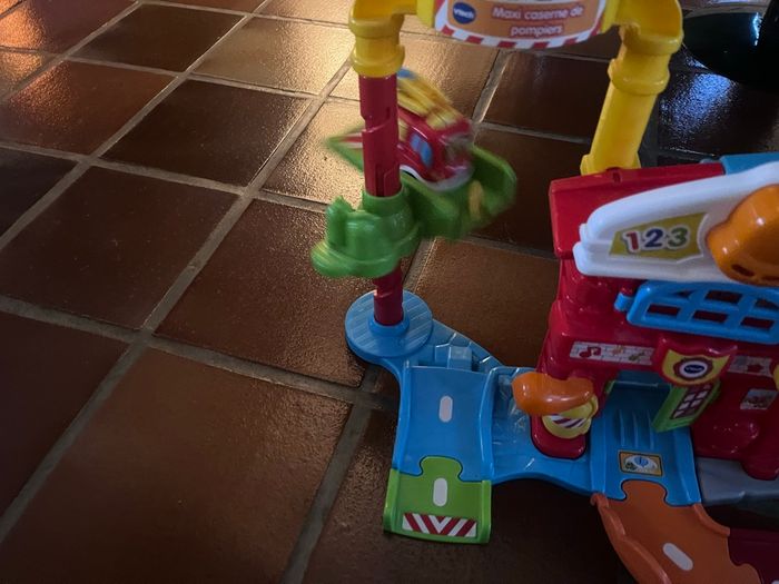 Maxi caserne de pompiers - VTECH - photo numéro 3