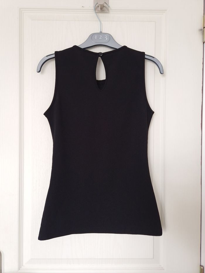 Jolie débardeur noir avec un décolter en transparence et un collier femme mim taille S/36 - photo numéro 3