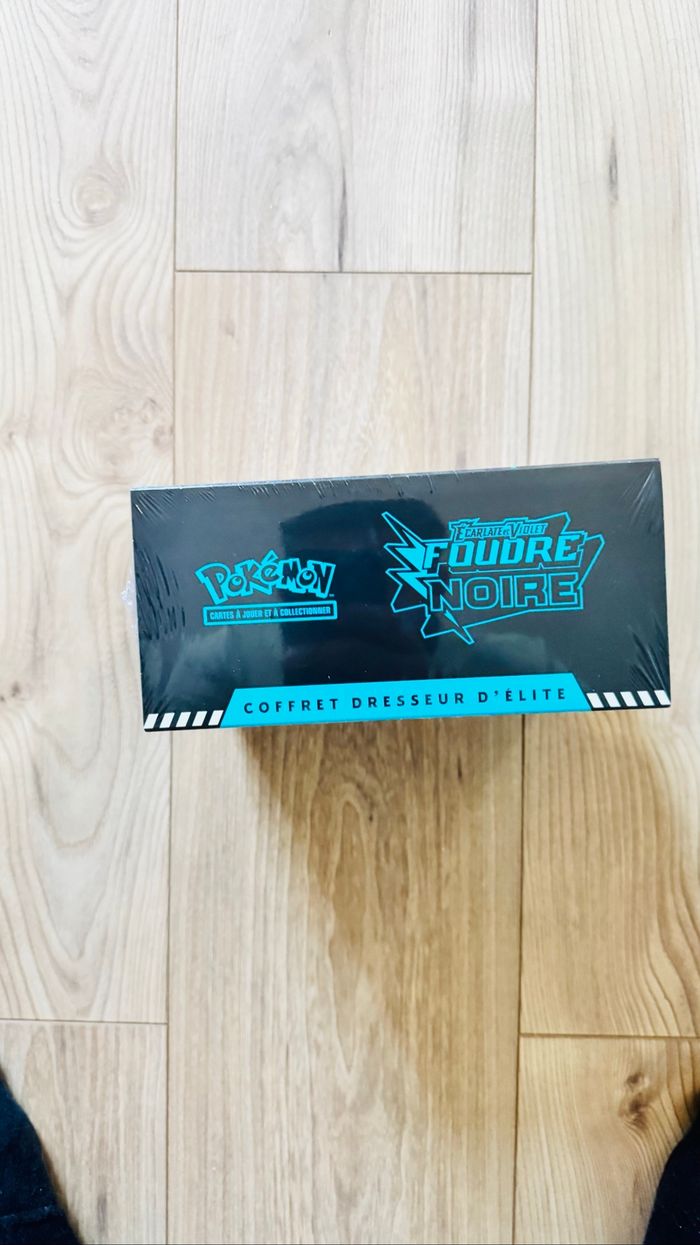 ETB Pokémon Foudre Noire EV10,5 - photo numéro 2