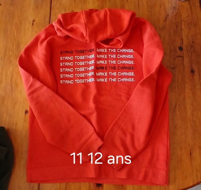 Lot pulls garçon