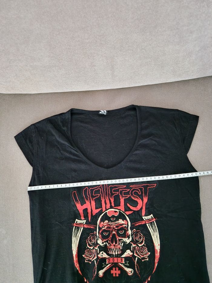 Tee-shirt noir avec motif crâne avec roses rouge, Hellfest édition 2013 - photo numéro 7