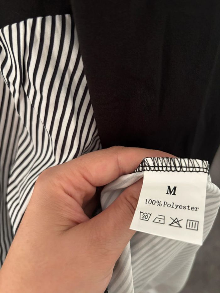 Robe neuve bi-colore à rayures avec ceinture – Taille M - photo numéro 6