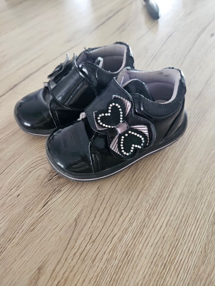 Adorables chaussures noires vernies Primigi - Taille 22 - photo numéro 2