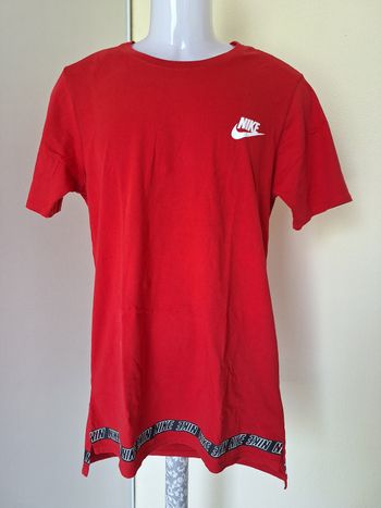 T-shirt taille S  marque Nike couleur rouge