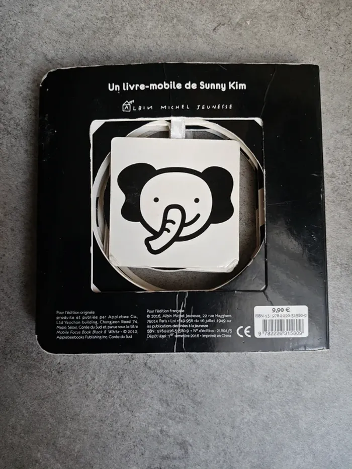 Livre mobile en noir et blanc de Sunny Kim - photo numéro 2
