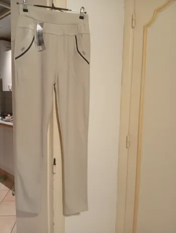 Pantalon NEUF taille S/M