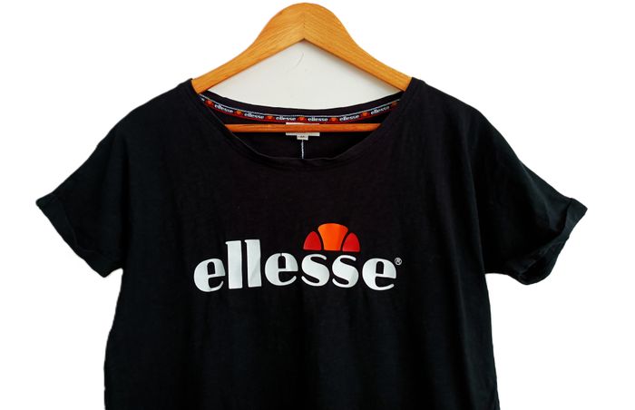 T-shirt noir manches courtes à revers. Ellesse. Taille M / 38 - photo numéro 2