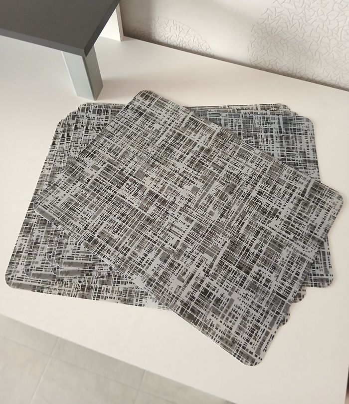 Lot de 6 sets de table à motifs graphiques, neufs - photo numéro 5