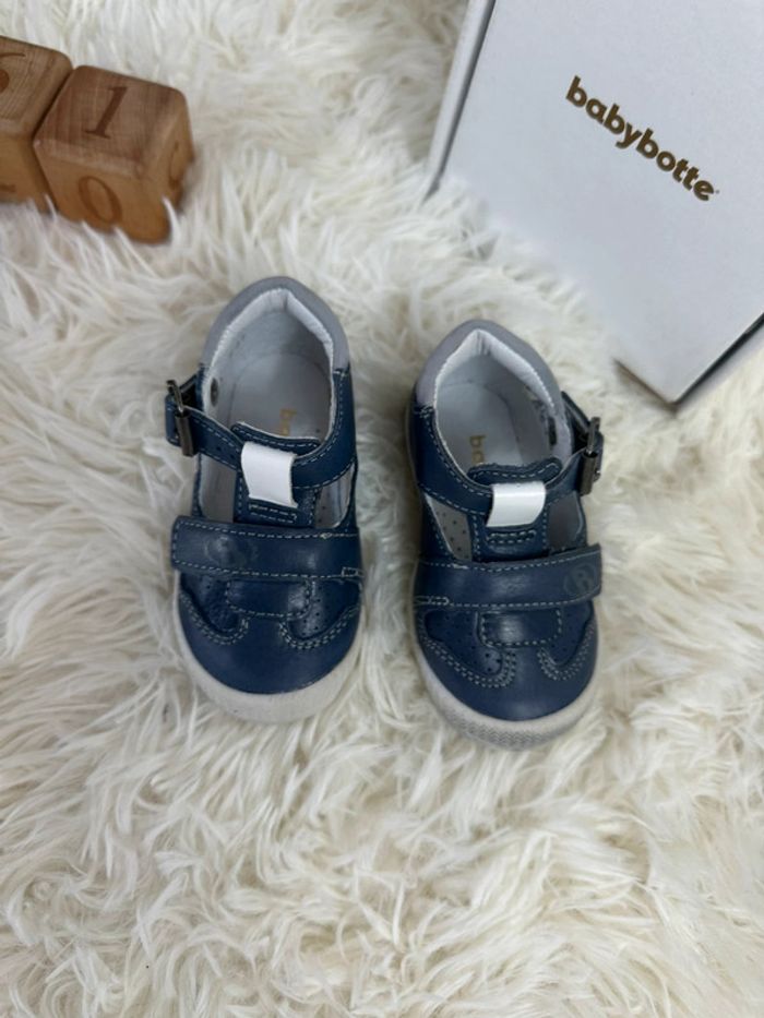 Paire de chaussures Babybotte taille 20 - photo numéro 3