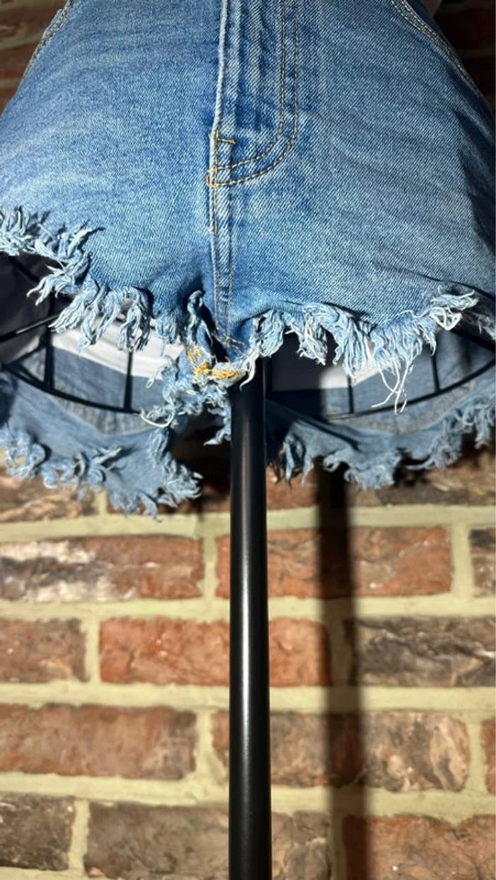 Short en jeans Zara effet déchiré Taille S /36 - photo numéro 4