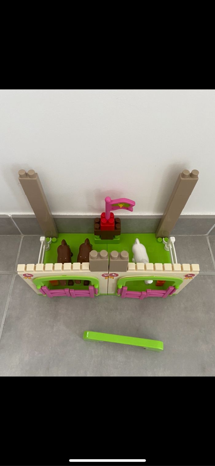 Écurie avec chevaux - photo numéro 2