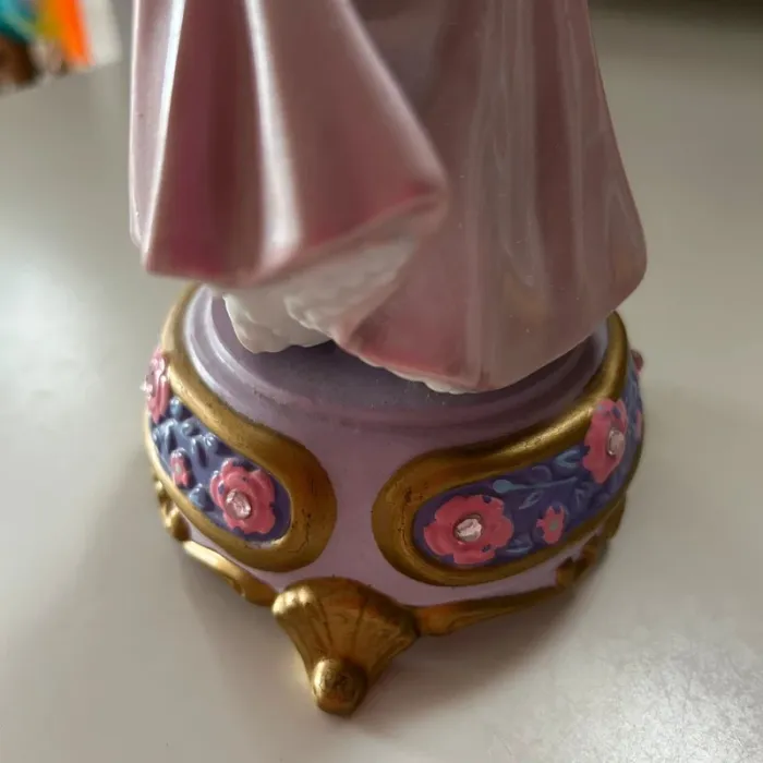 Boite à musique figurine disney la belle au bois dormant porcelaine - photo numéro 7