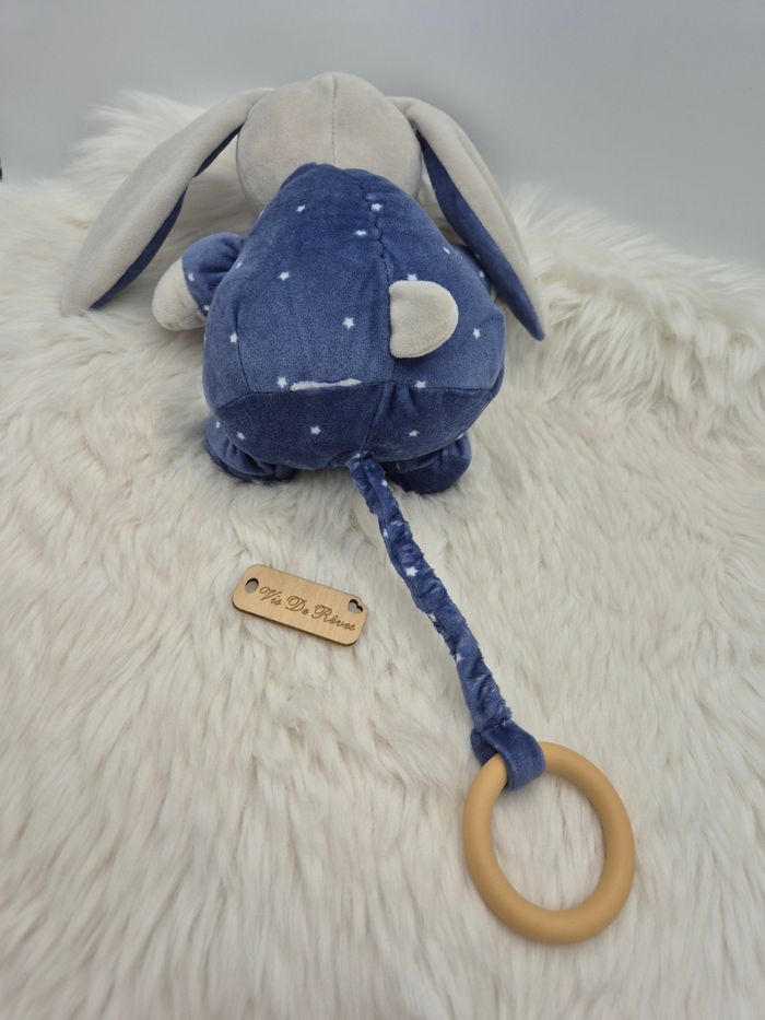 Lot de 2 Doudou peluche Musicale + Doudou plat carré lapin bleu Kiabi - photo numéro 7