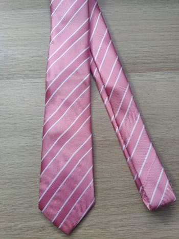 Cravate rose rayures 