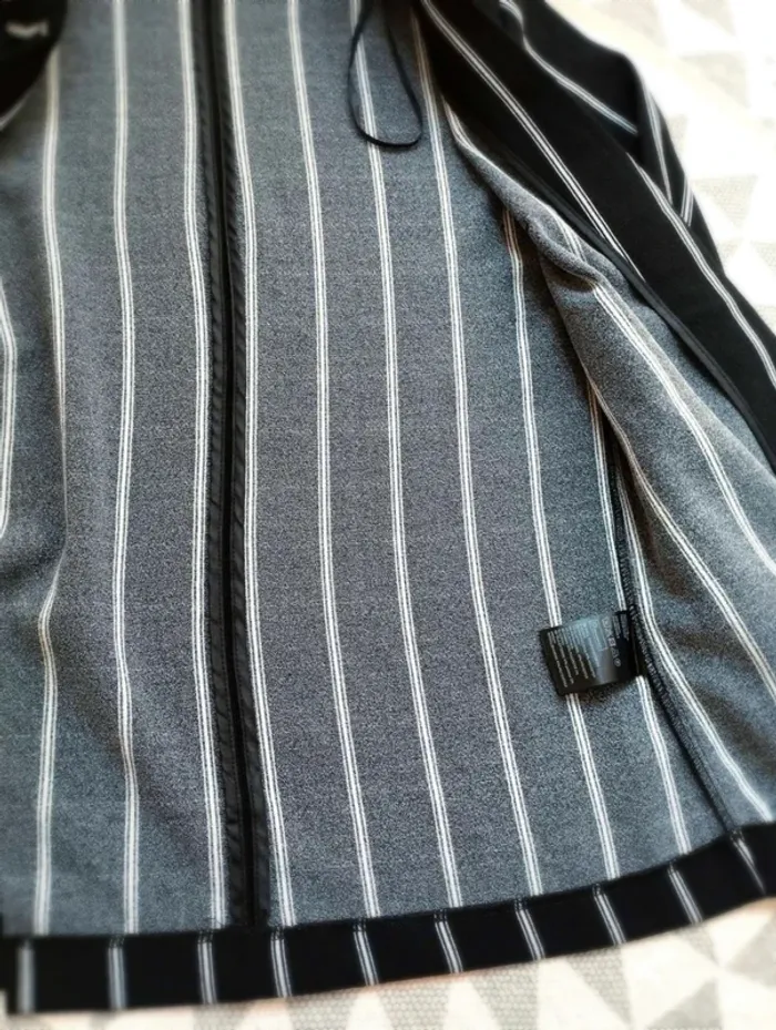 Blazer  noir  rayé  blanc  -  H&M  -  36-  Parfait  état - photo numéro 7